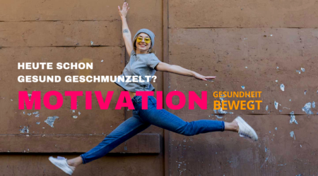 frau-ist-happy-springt-mitarbeitermotivation